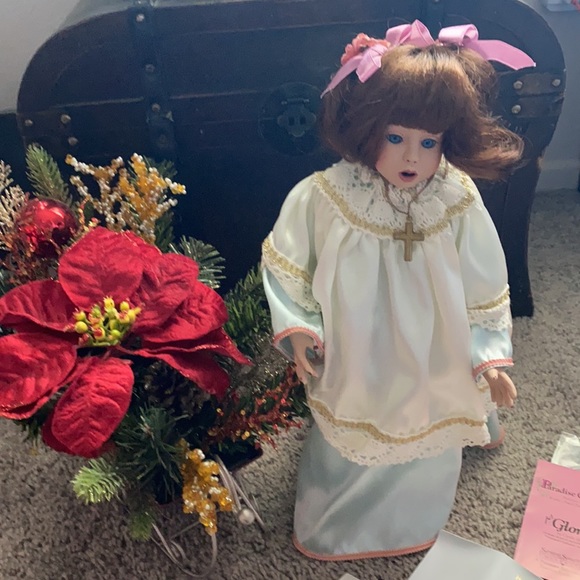 Treasury Collection singing sweetheart 14” Gloria doll - Picture 8 of 15